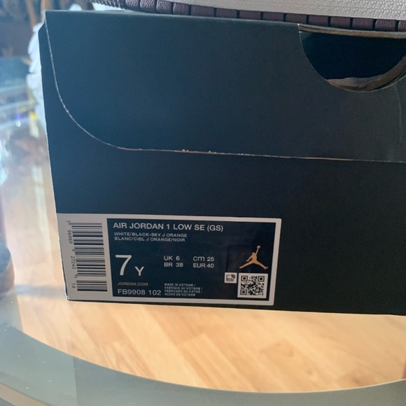 AIR JORDAN 1 LOW SE (GS) - Picture 3 of 5